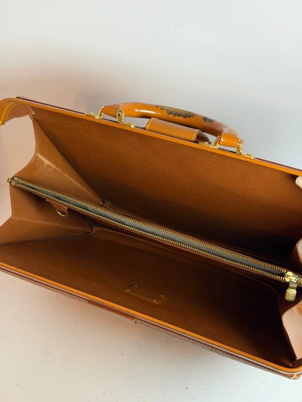 Louis Vuitton Epi Serviette Fermoir Cognac Brown Leather Business Briefcase